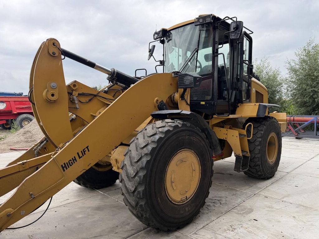 Caterpillar 938M wheel loader