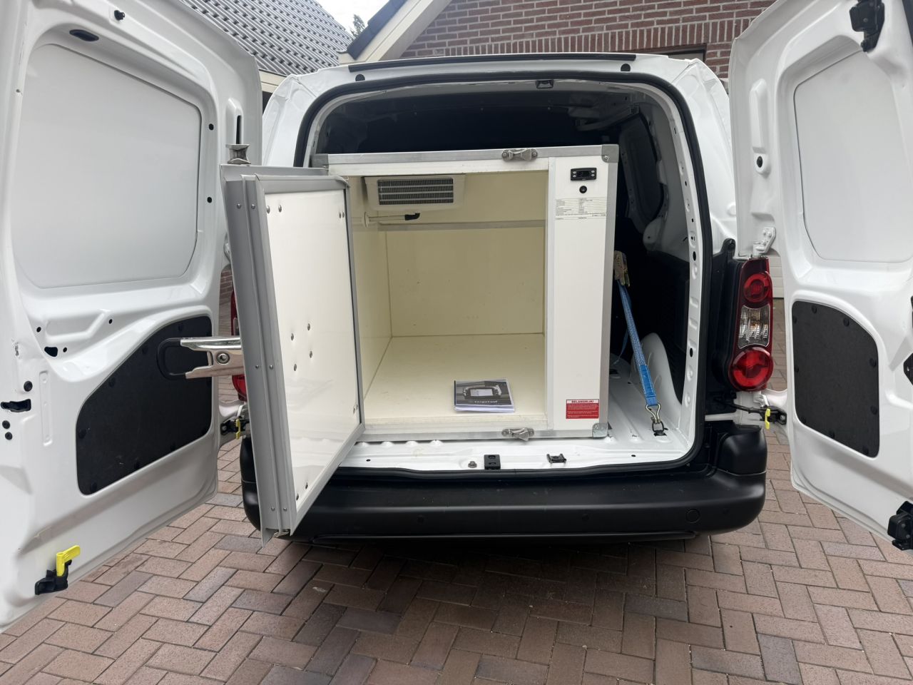 Peugeot Partner koel / vries auto tot min 20