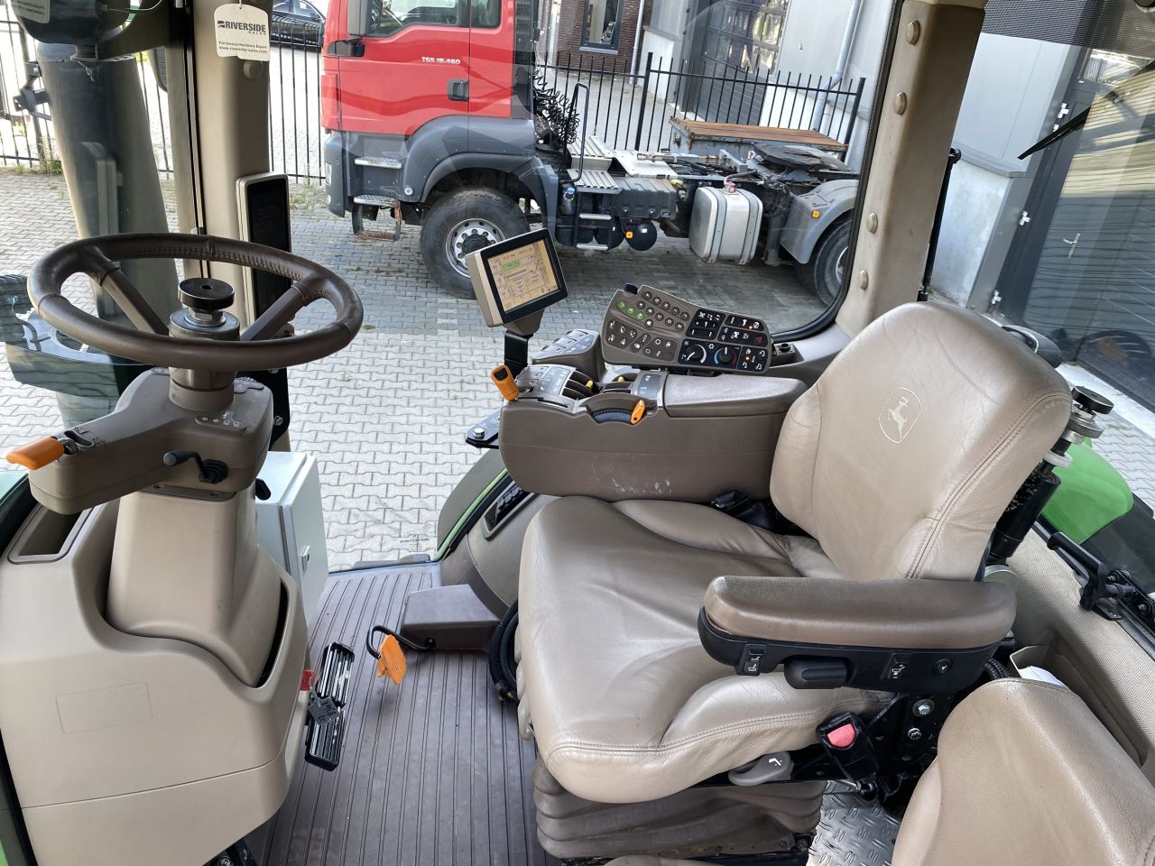 John Deere 8360R met achteruitrij-inrichting
