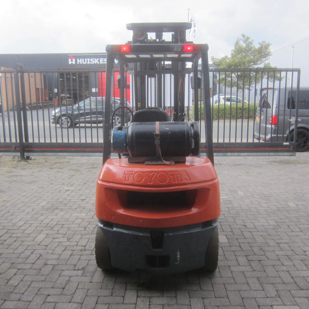 Toyota FG25, LPG gas, triplex, side shift.