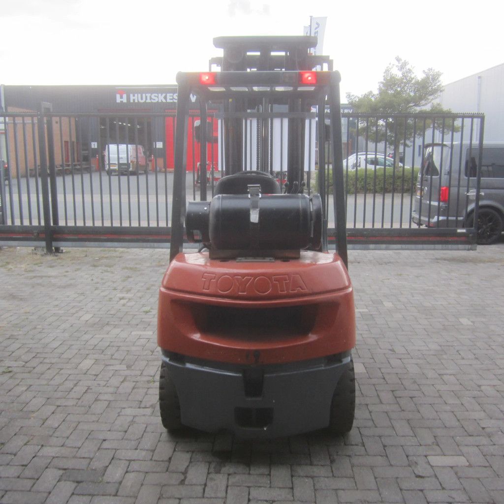 Toyota FG25, LPG gas, triplex, side shift.