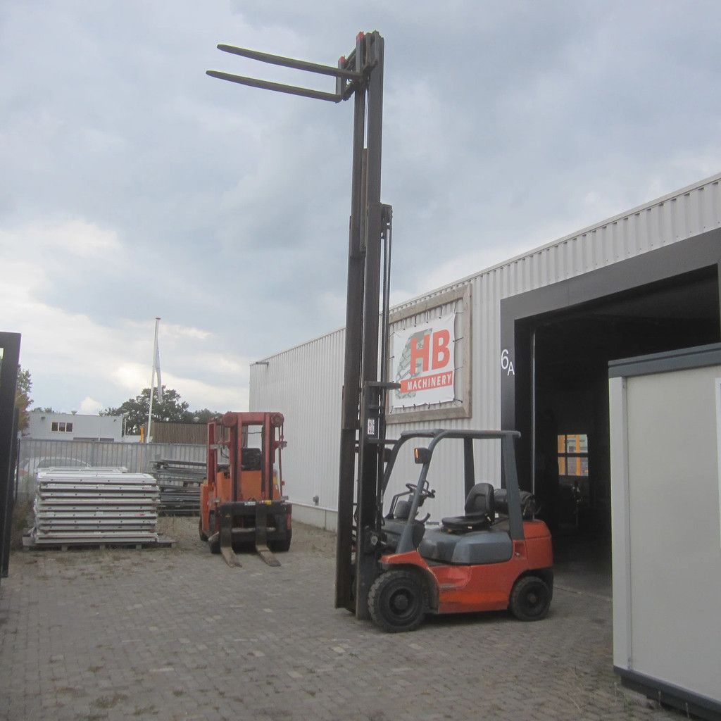 Toyota FG25, LPG gas, triplex, side shift.