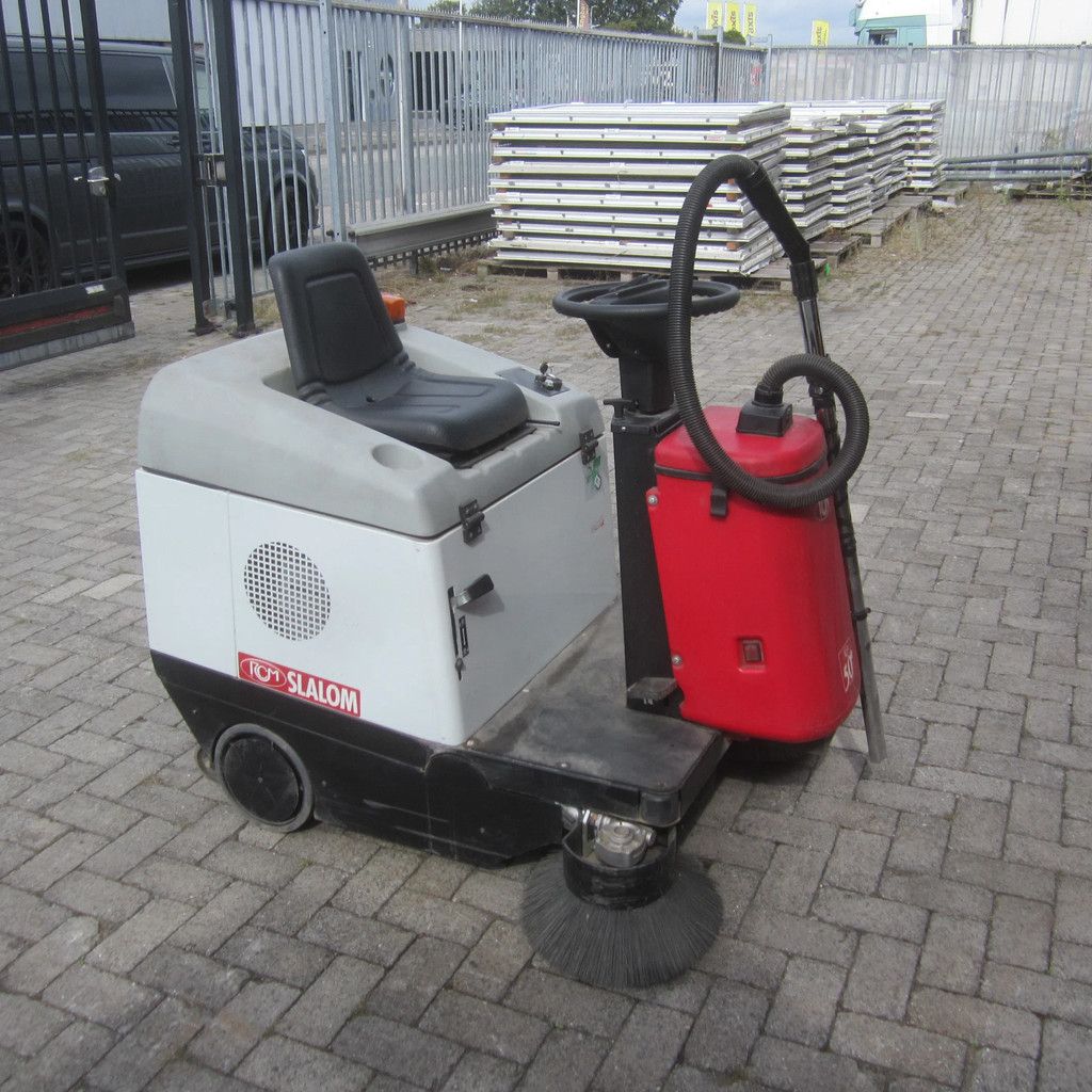 RCM Slalom, zitveegmachine elek., veegbreedte 1.20 mtr.