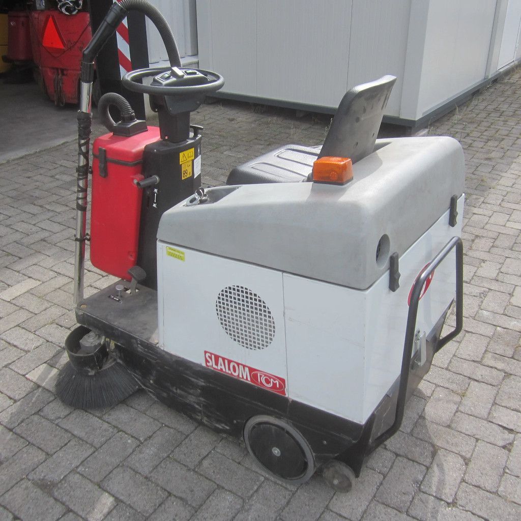 RCM Slalom, zitveegmachine elek., veegbreedte 1.20 mtr.