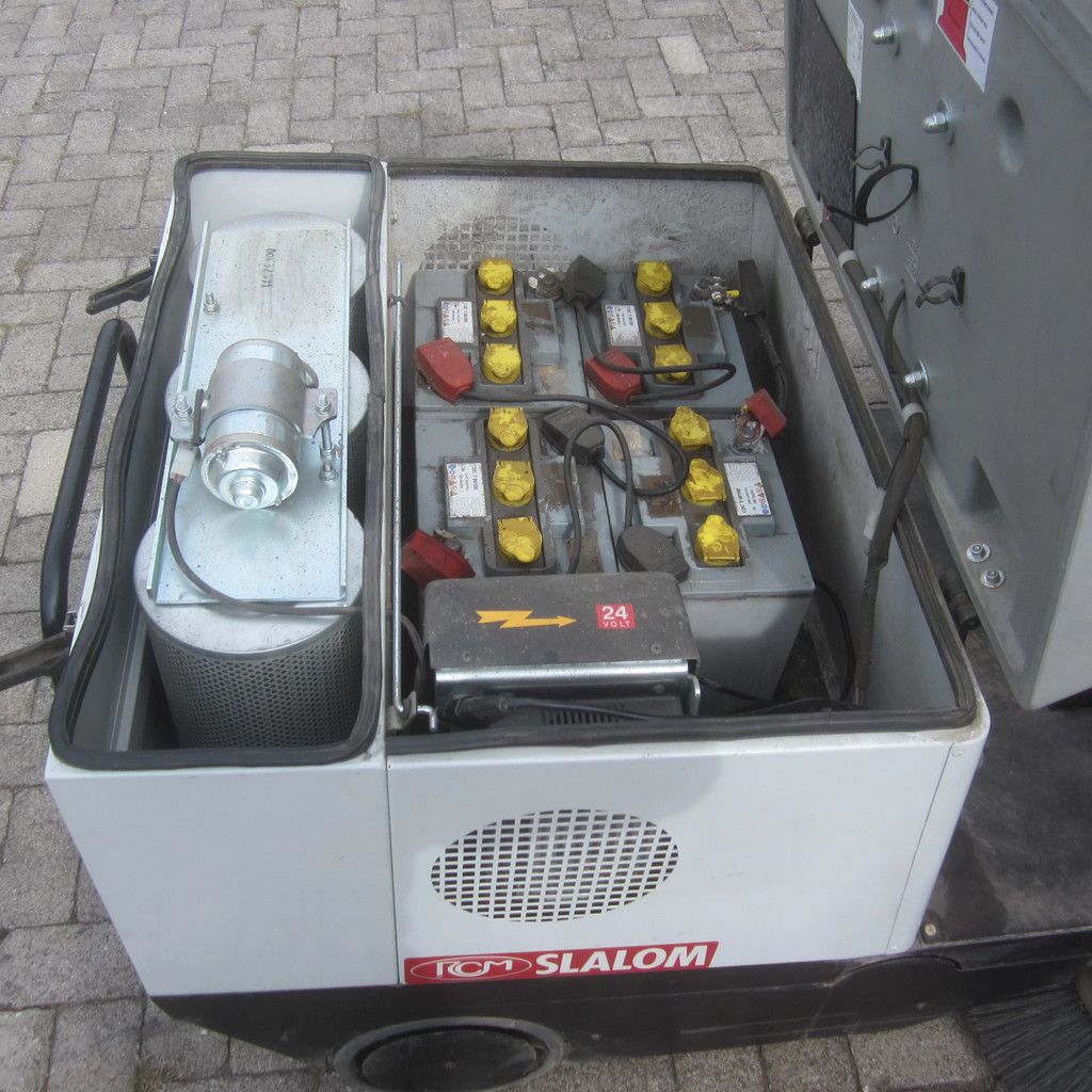 RCM Slalom, zitveegmachine elek., veegbreedte 1.20 mtr.