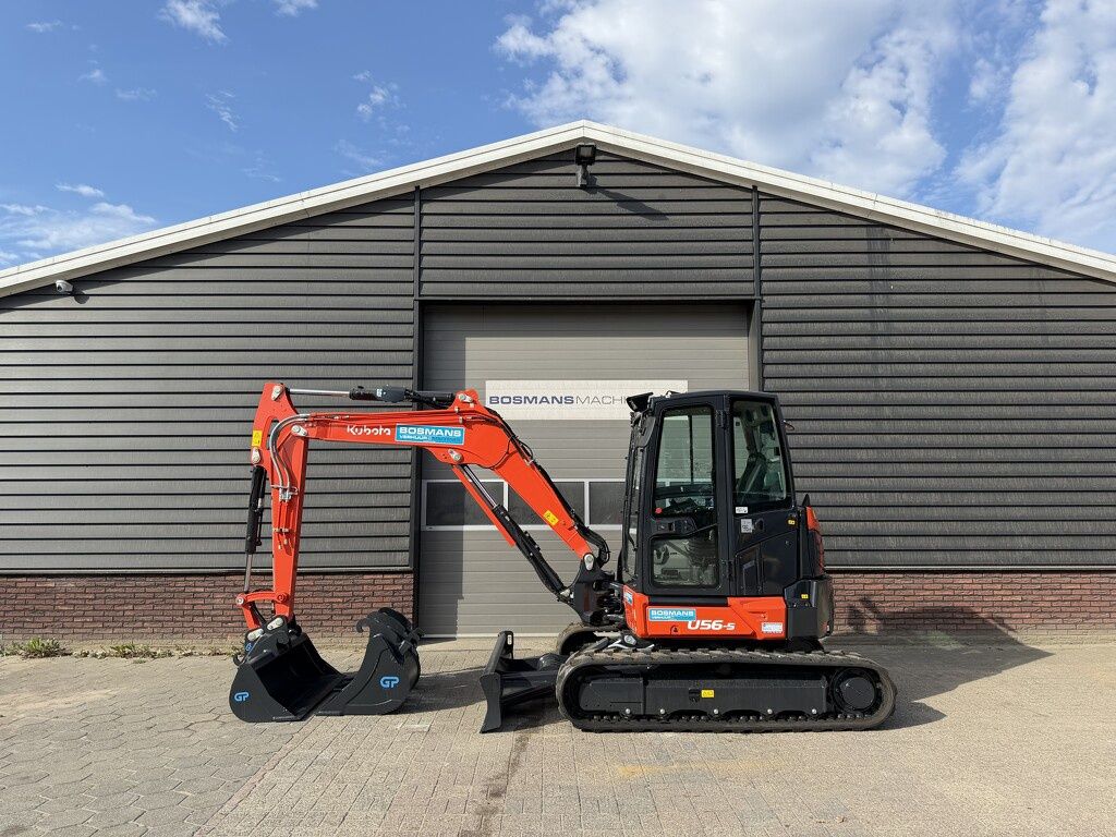 Kubota TE HUUR Kubota U56-5 minigraver binnendraaier 5 T