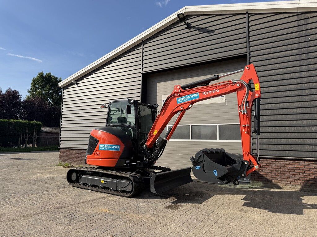 Kubota TE HUUR Kubota U56-5 minigraver binnendraaier 5 T