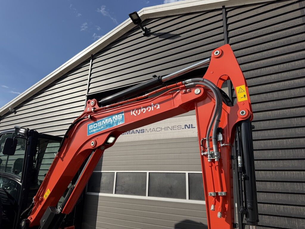 Kubota TE HUUR Kubota U56-5 minigraver binnendraaier 5 T