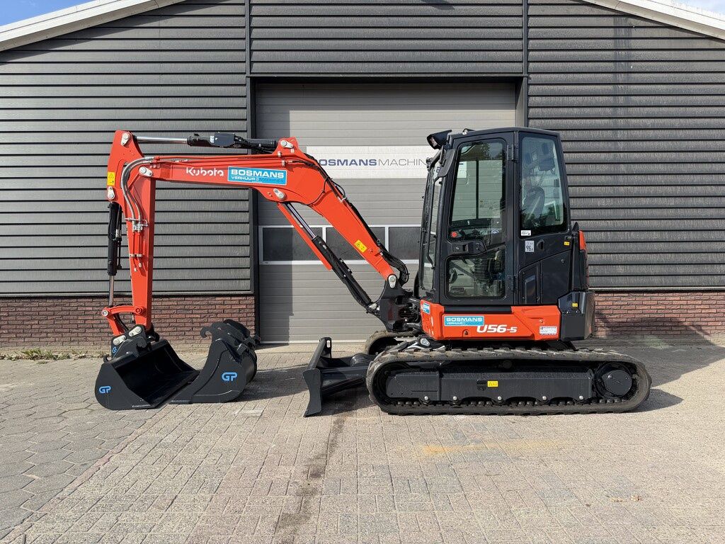 Kubota TE HUUR Kubota U56-5 minigraver binnendraaier 5 T