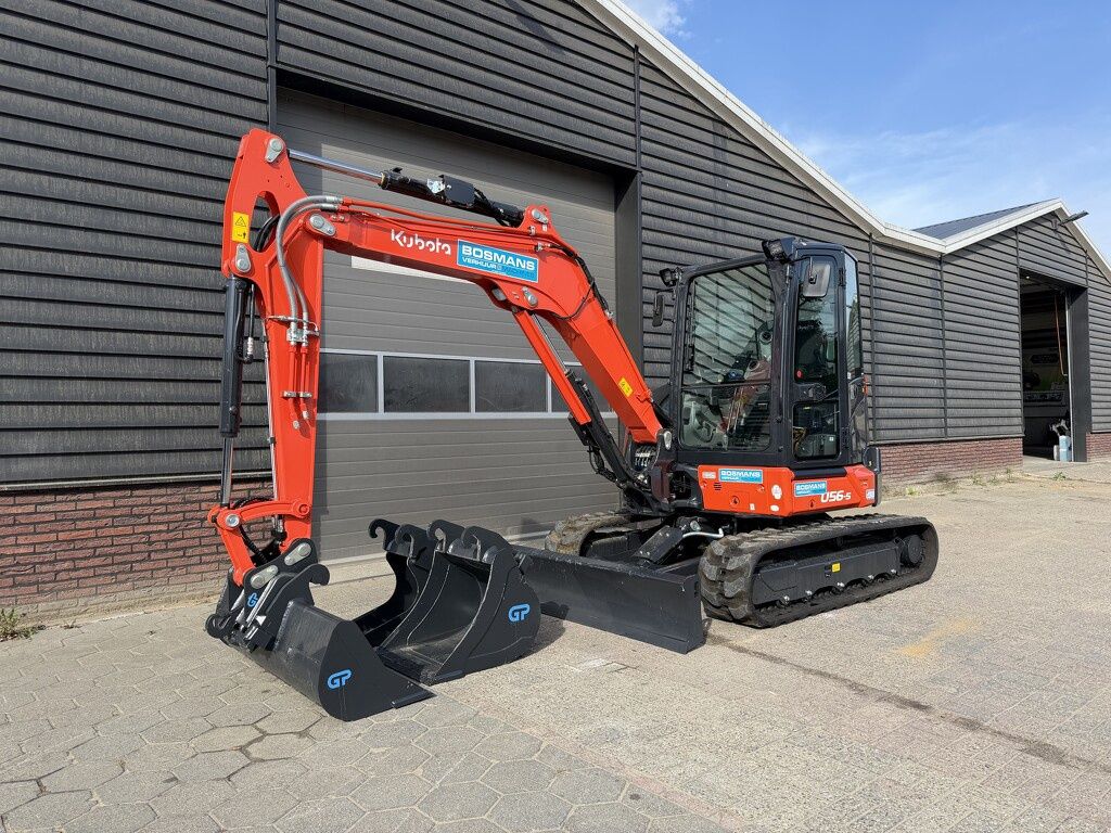 Kubota TE HUUR Kubota U56-5 minigraver binnendraaier 5 T