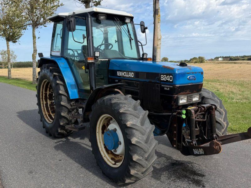 New Holland 8240 Fin , går vildt godt i motoren