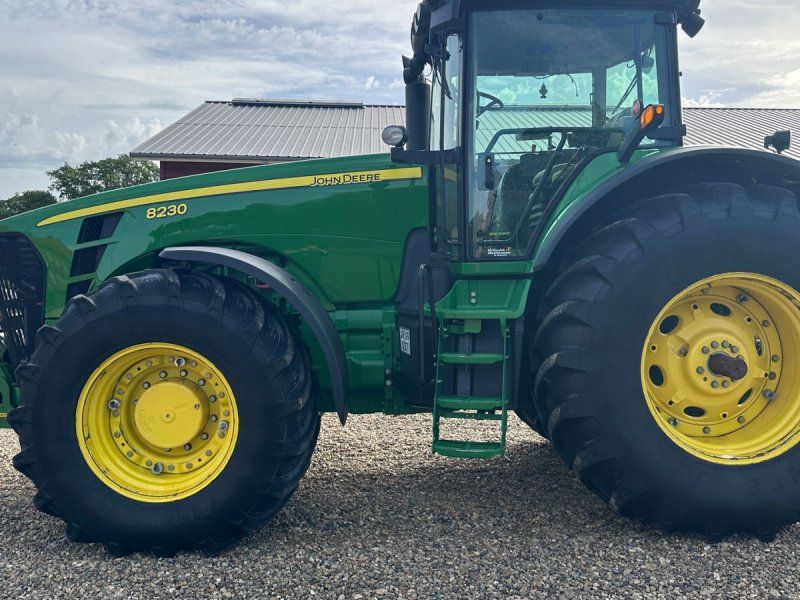John Deere 8230 m/frontlift 8230 Autopower