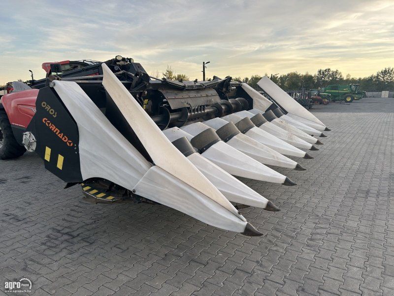 Oros Cornado 4+2x2+QSA 8-row, folding-frame corn header, for John Dee