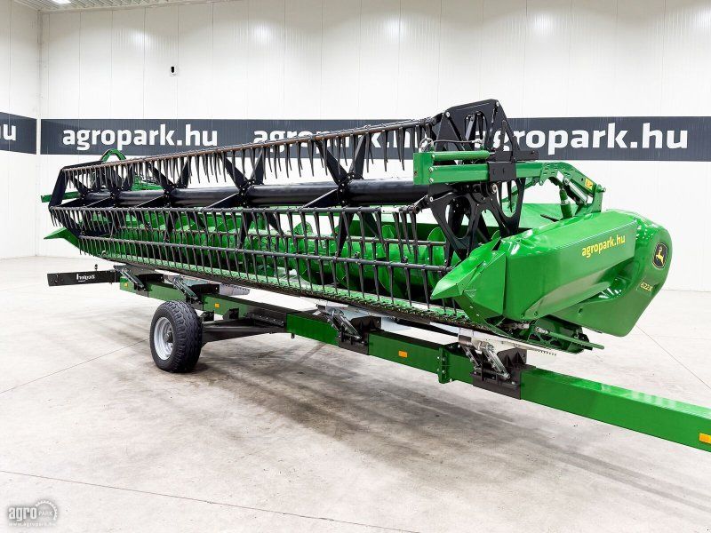 John Deere 622X 6.7 m Vario header with header trailer and with rapeseed kn
