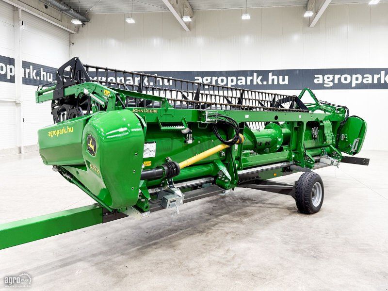 John Deere 622X 6.7 m Vario header with header trailer and with rapeseed kn