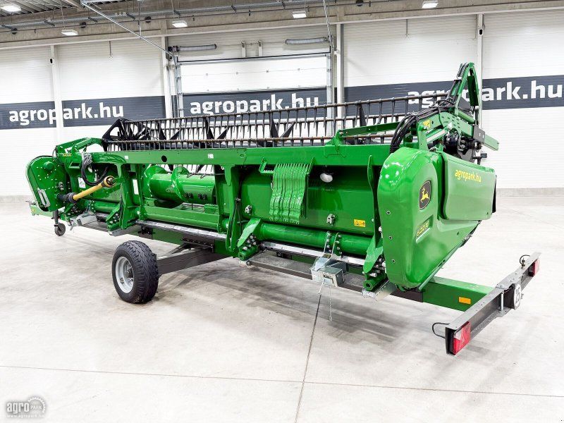 John Deere 622X 6.7 m Vario header with header trailer and with rapeseed kn