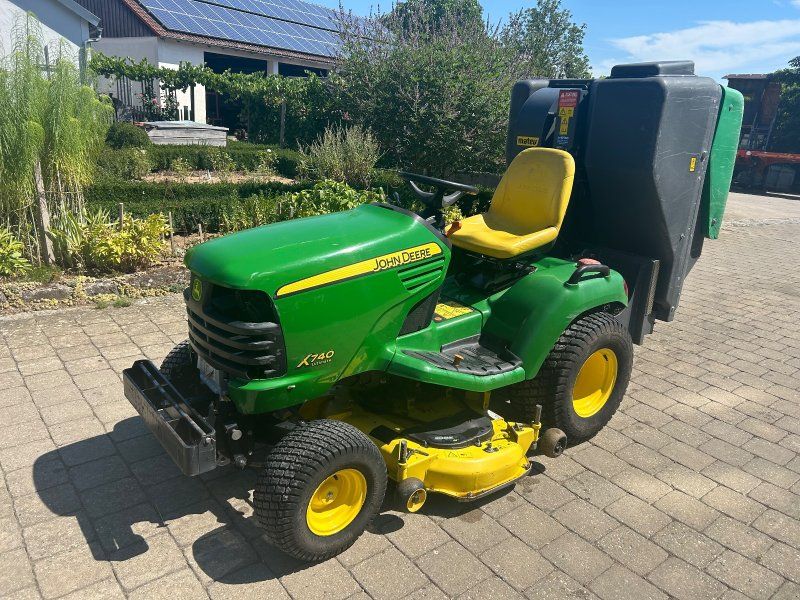 John Deere X740