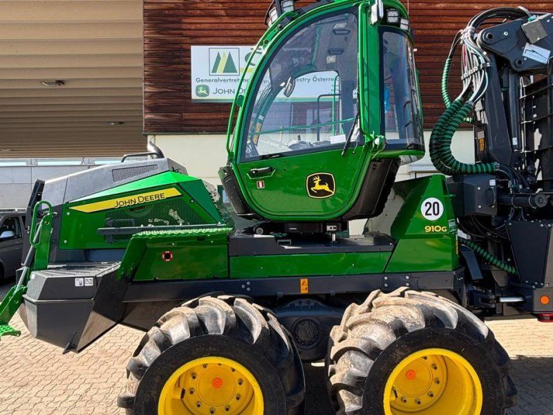 John Deere 910G