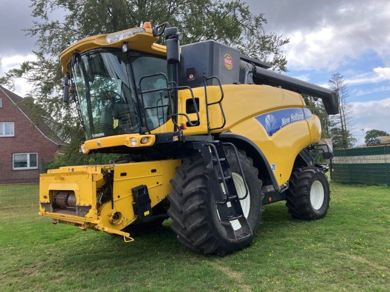 New Holland CR 9060