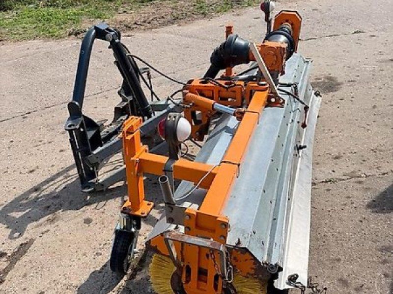Schmidt Kehrbesen Zapfwelle hydraulisch schwenken MwSt