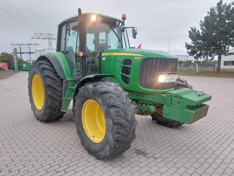 John Deere 6830