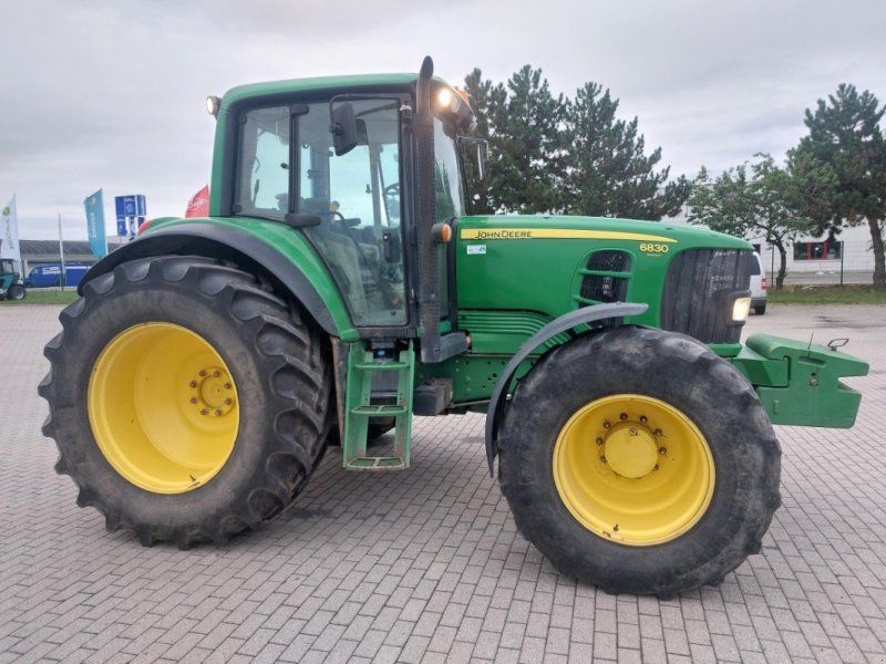 John Deere 6830