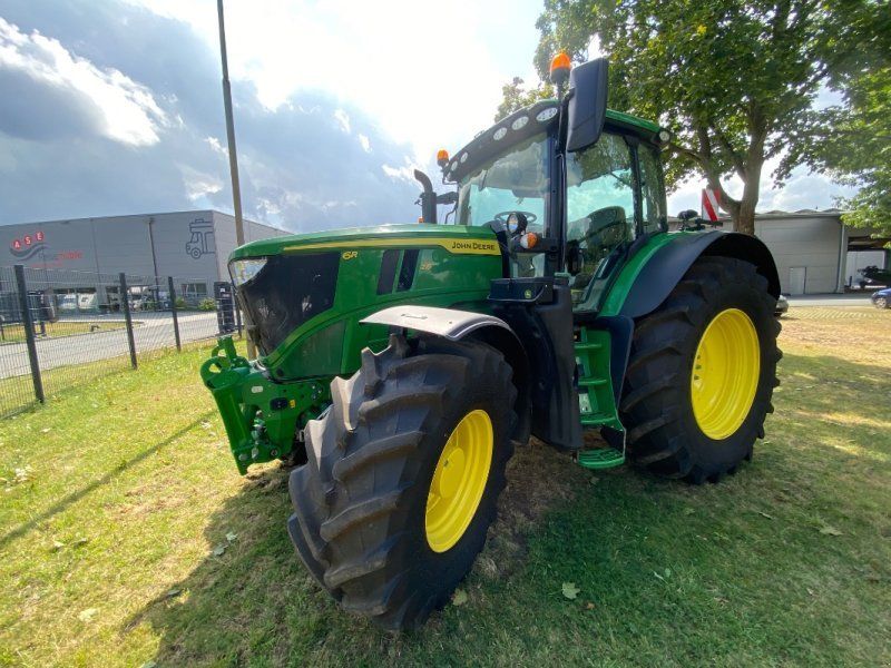 John Deere 6R 215