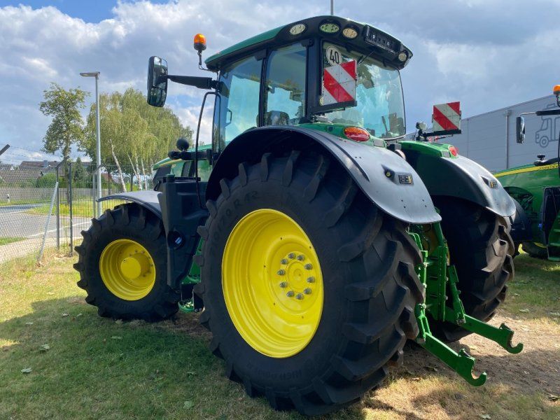 John Deere 6R 215