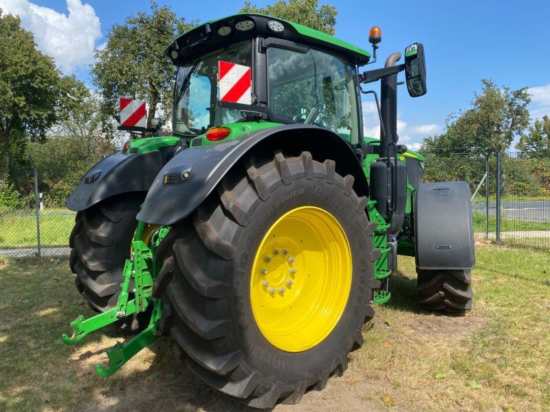 John Deere 6R 215