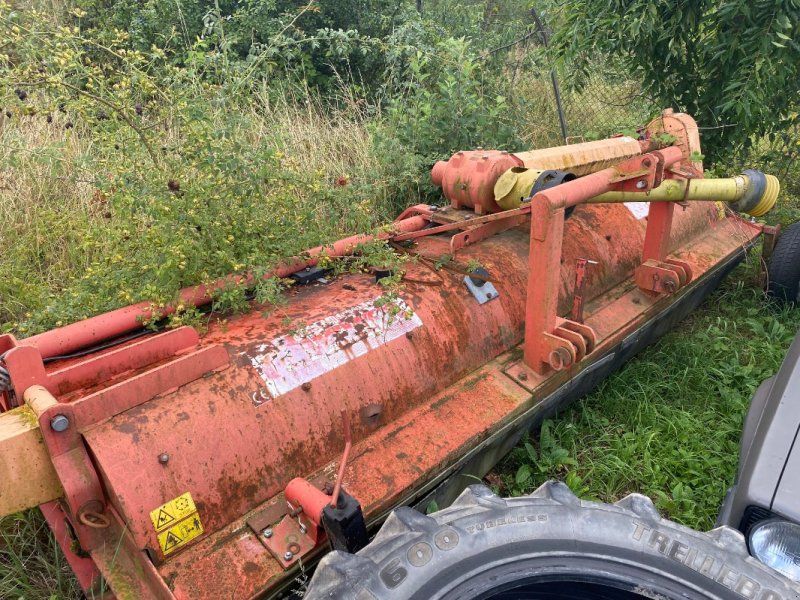 Dücker UM 40