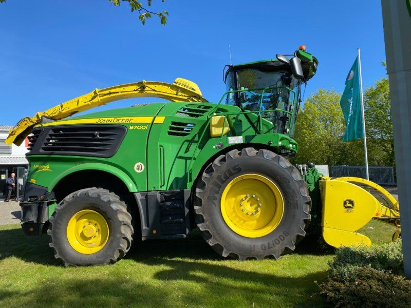 John Deere 9700 i