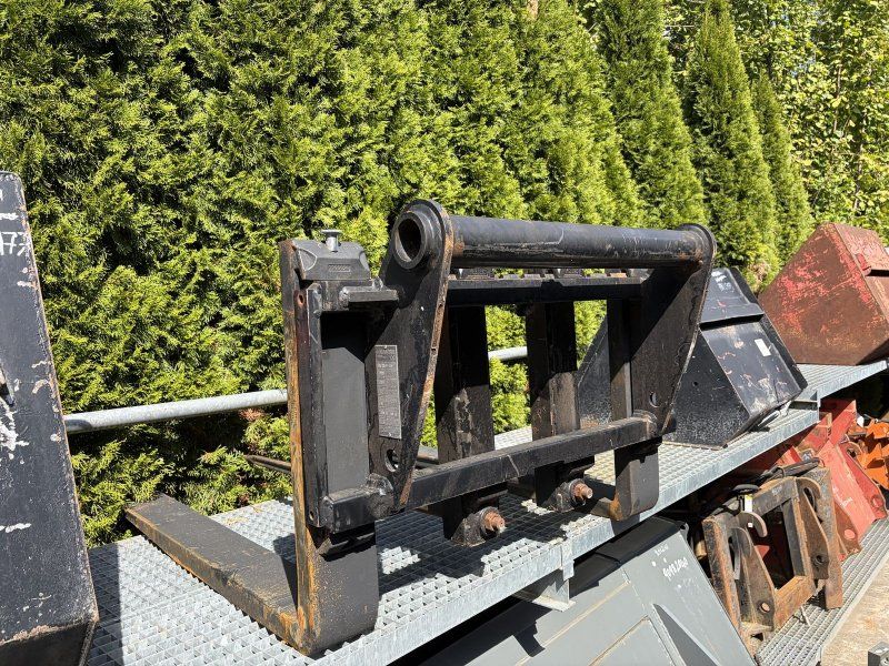 Manitou Staplergabel mit Ballenspies
