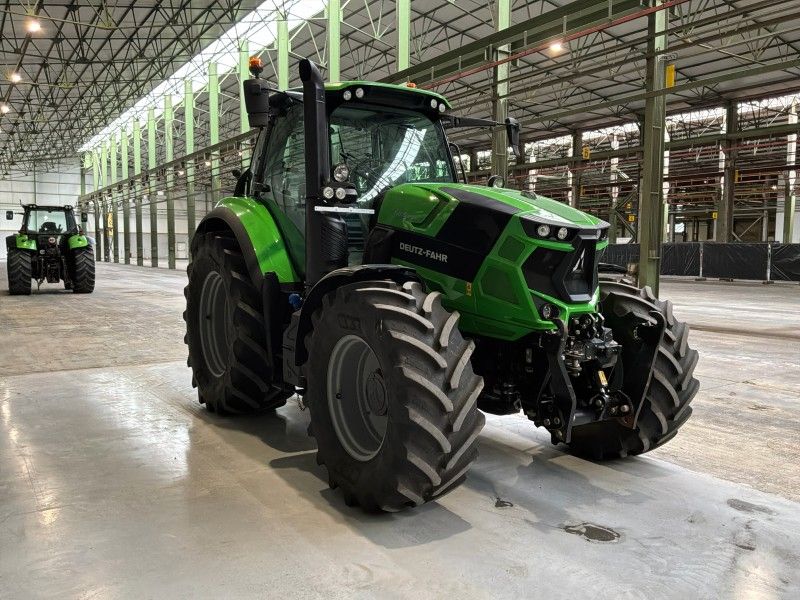 Deutz-Fahr Agrotron 6165 RC-Shift, landwirtschaftlicher Traktor mit Allradantrieb
