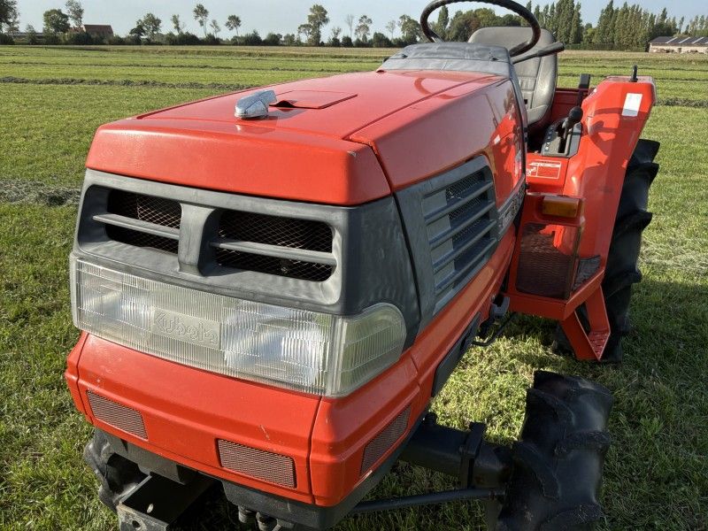 Kubota Grandel GL220 Four-Wheel-Drive Mini Tractor