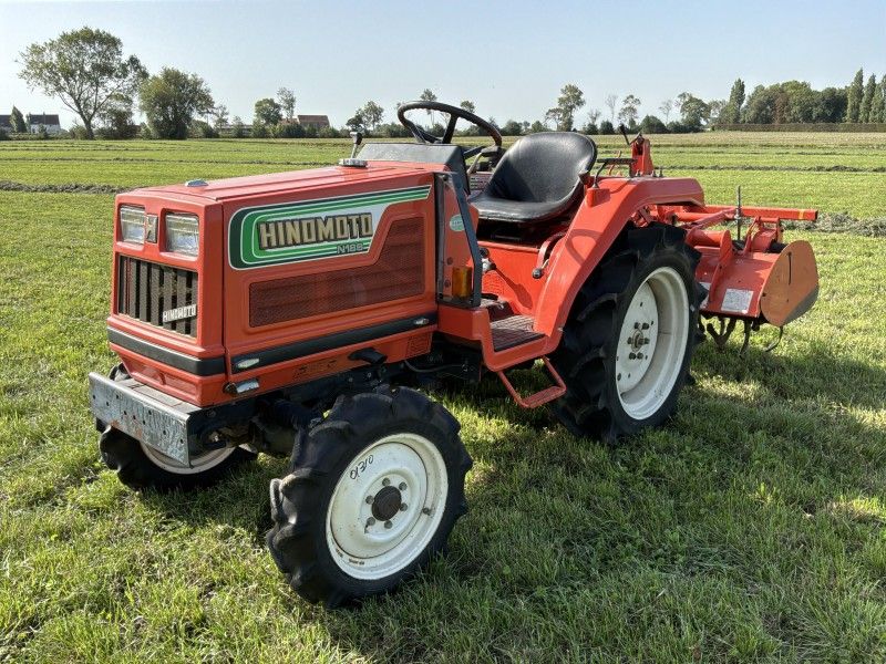 Hinomoto N189 Minitraktor mit Allradantrieb und Bodenfräse
