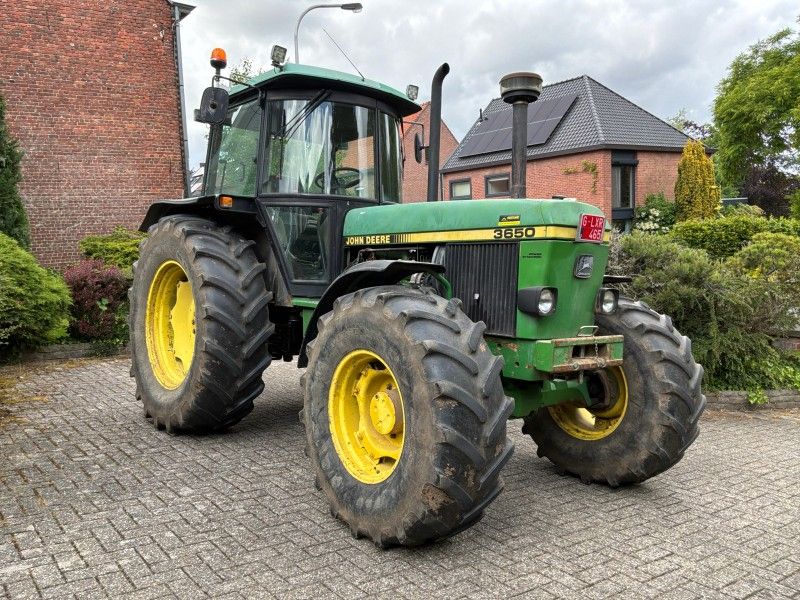1989 John Deere 3650 Oldtimer-Traktor mit Allradantrieb