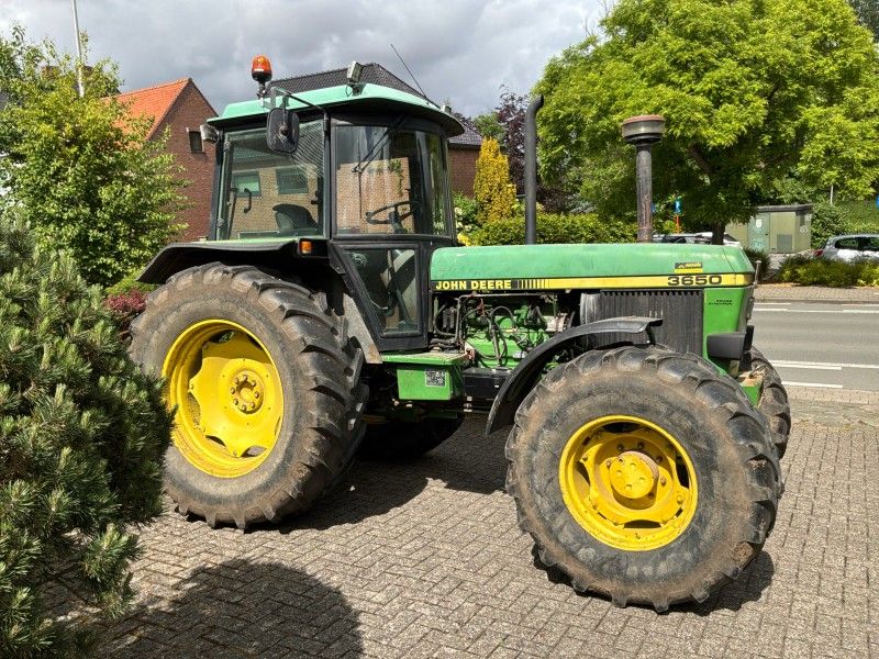 1989 John Deere 3650 Oldtimer-Traktor mit Allradantrieb