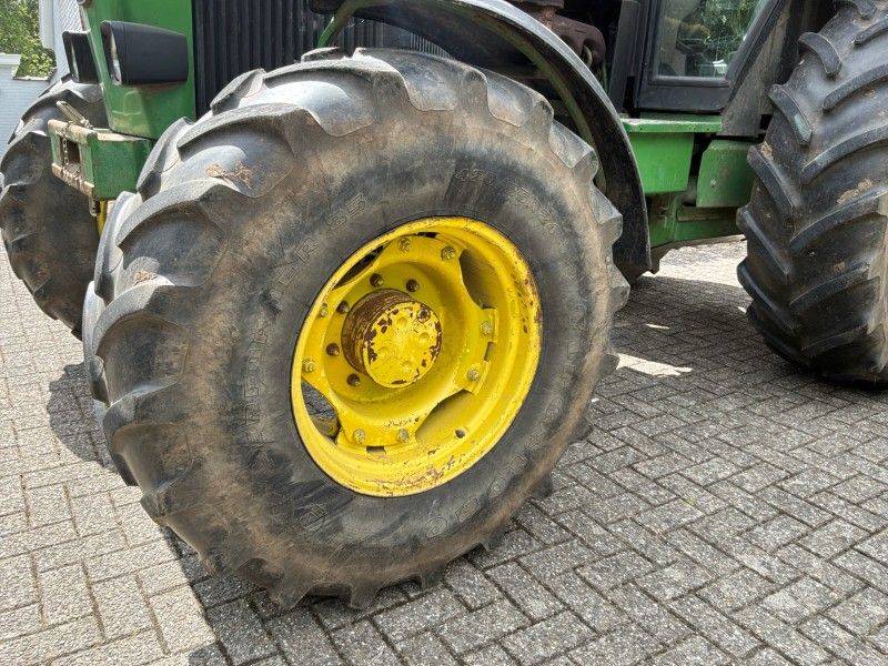 1989 John Deere 3650 Oldtimer-Traktor mit Allradantrieb