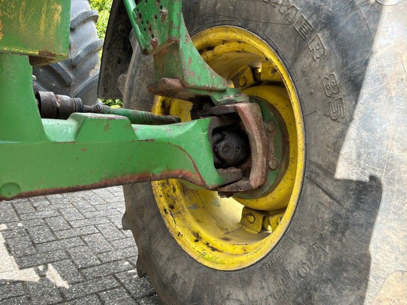 1989 John Deere 3650 Oldtimer-Traktor mit Allradantrieb