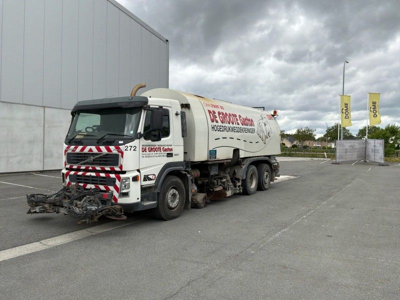 2003 Volvo FM12 Kehrfahrzeug