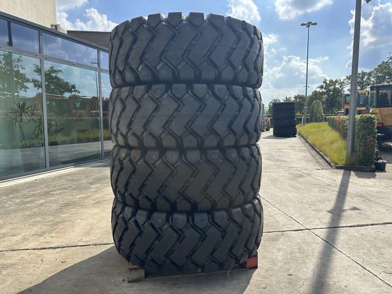 Forcestone 23.5-25 Wiellader banden (ongebruikt) (4x)