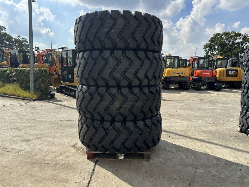 Forcestone 23.5-25 Wiellader banden (ongebruikt) (4x)