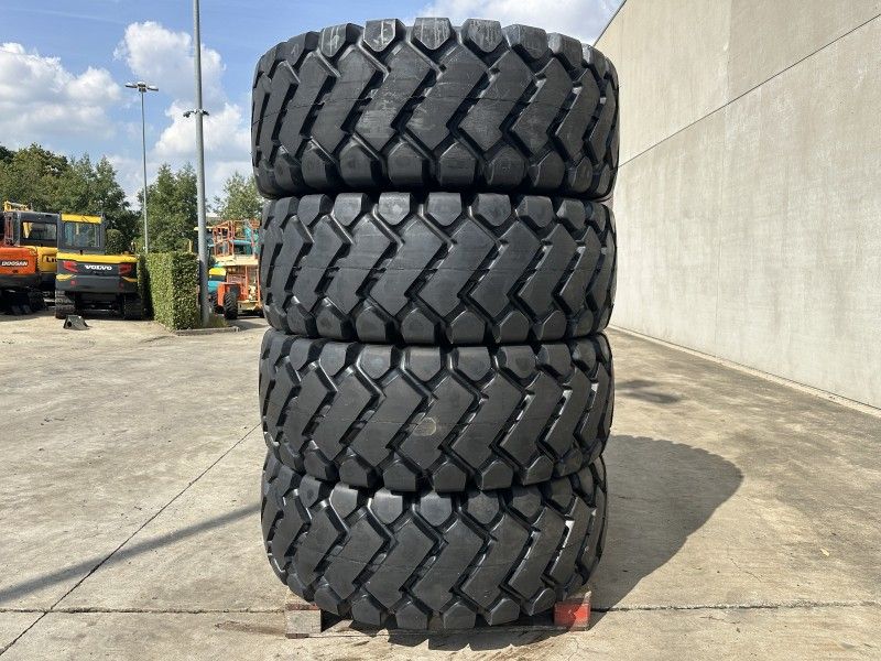 Forcestone 23.5-25 Wiellader banden (ongebruikt) (4x)