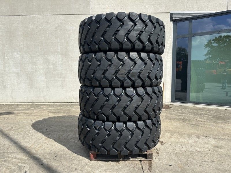 Forcestone 23.5-25 Wiellader banden (ongebruikt) (4x)