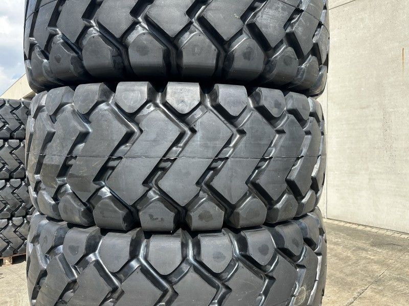 Forcestone 23.5-25 Wiellader banden (ongebruikt) (4x)