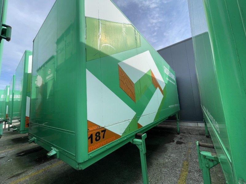 Moeyersons' Interchangeable Container