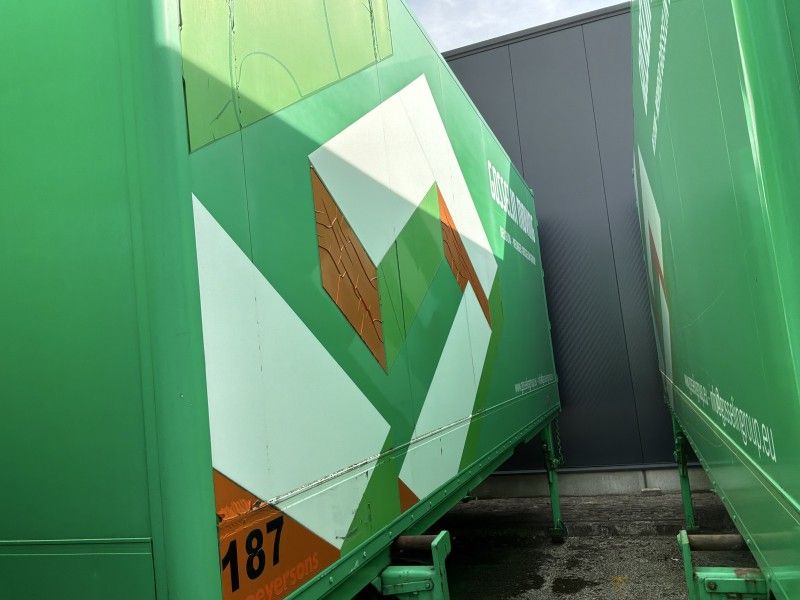 Moeyersons' Interchangeable Container