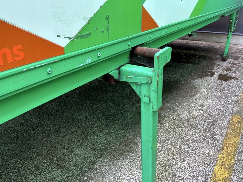 Moeyersons' Interchangeable Container