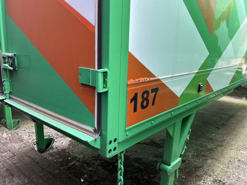 Moeyersons' Interchangeable Container