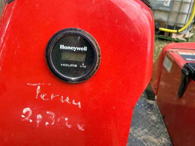 Smithco Spraystar 1750 self-propelled field sprayer (in need of repair)
